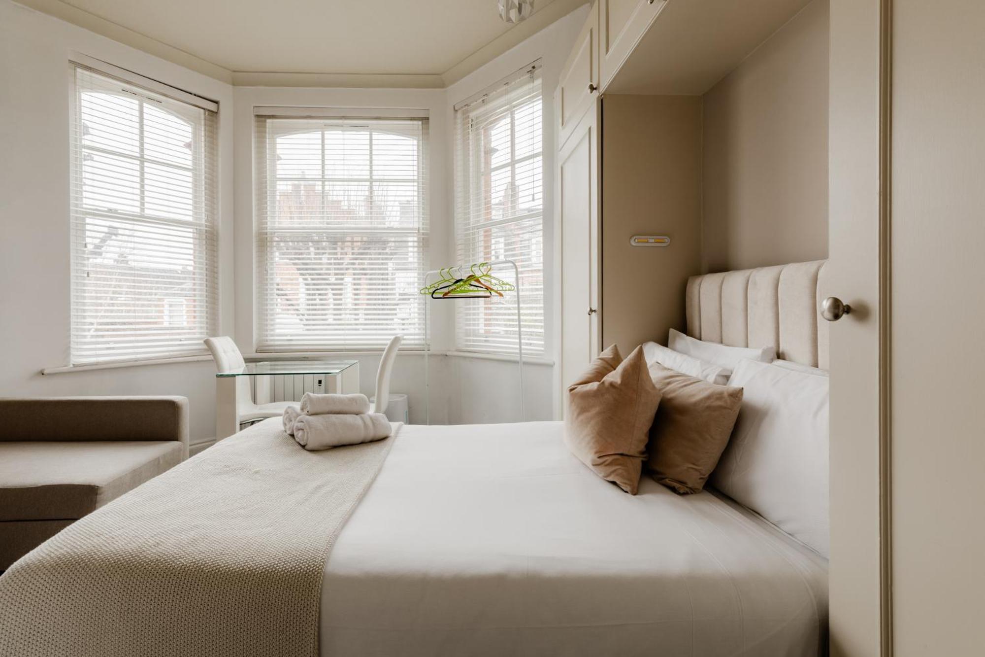 Fairhazel Gardens Studios London Room photo