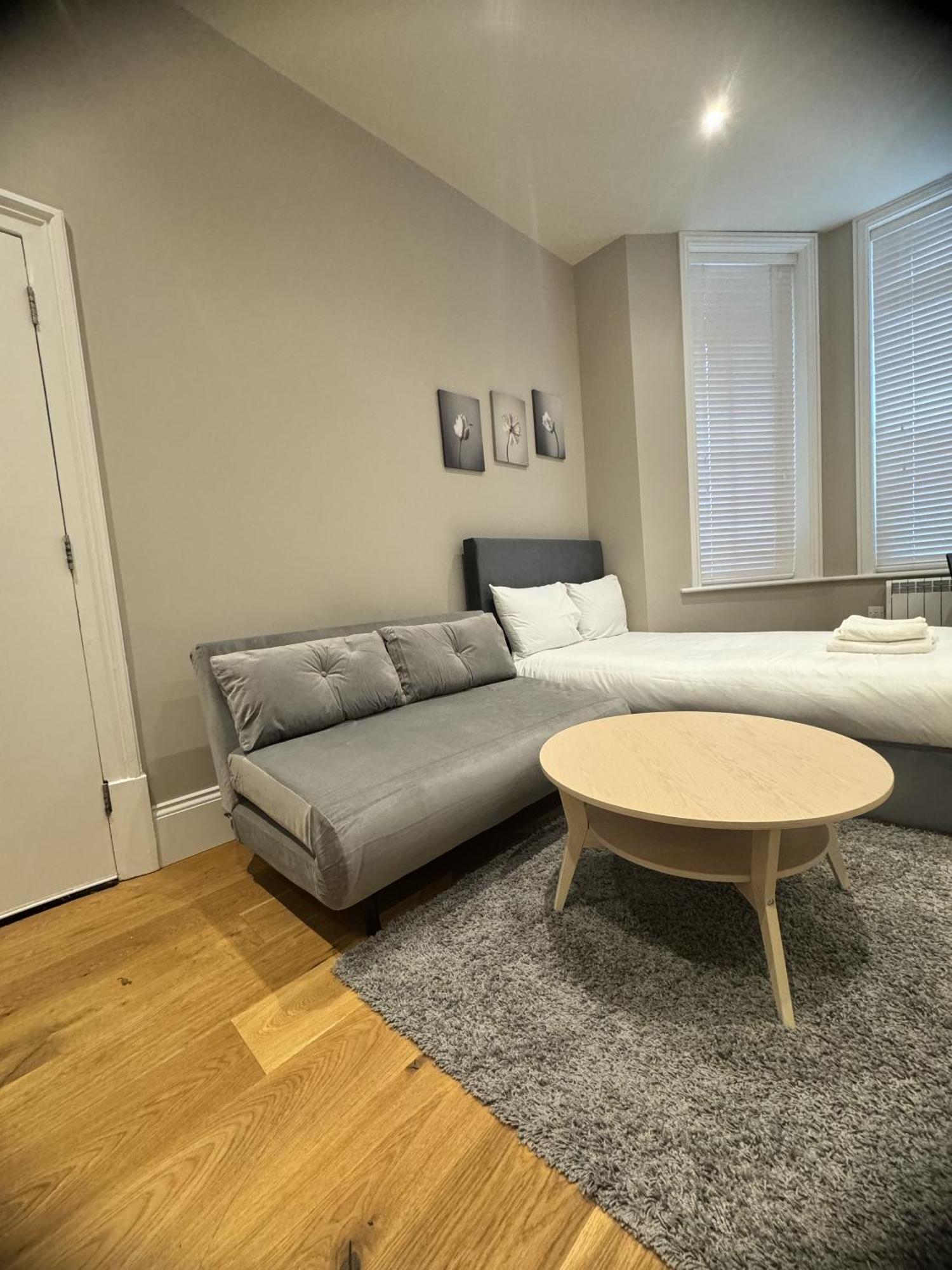 Fairhazel Gardens Studios London Room photo
